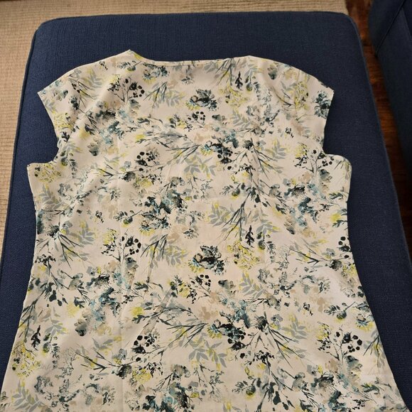 Spring bundle/lot w/ 2 light & breezy large tops & small black shoulder bag - Picture 4 of 14